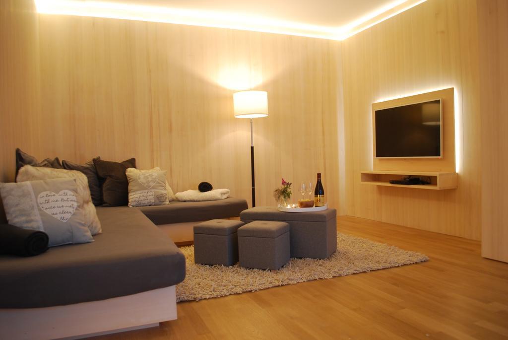 Ferienwohnung Rheintal เฟลด์เคียร์ช ภายนอก รูปภาพ